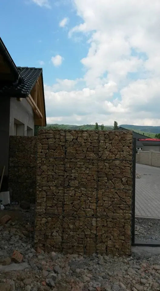 Gabionový plot Dubí u Teplic — realizace Gabiony Bouše