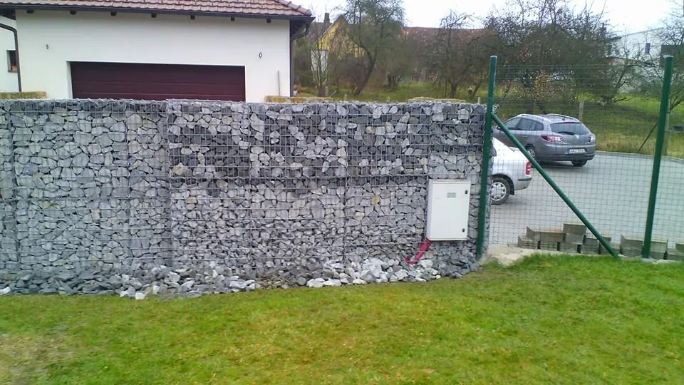 Gabionový plot Benešov u Prahy — fotografie 2