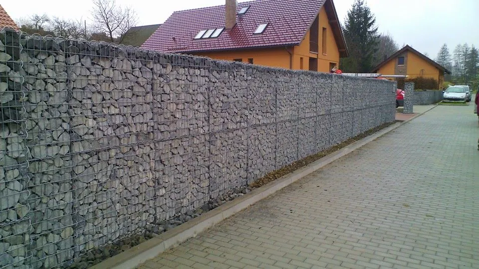 Gabionový plot Benešov u Prahy — fotografie 5