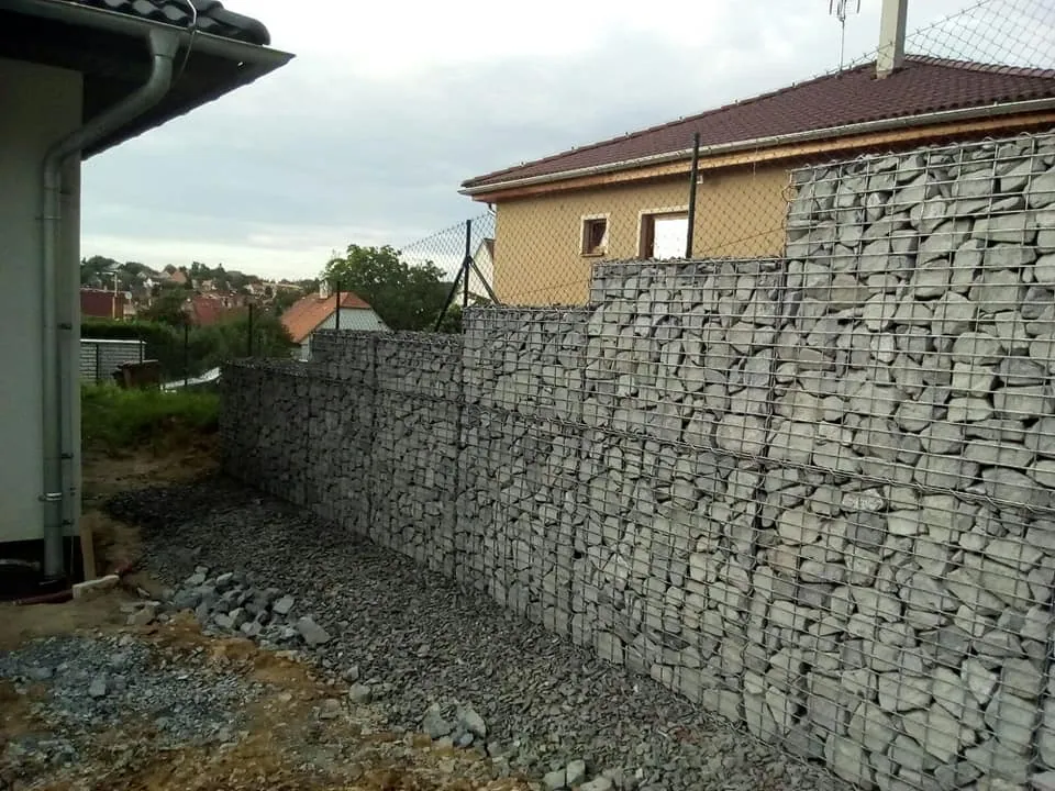 Gabionová opěrná zed Kladno — fotografie 3