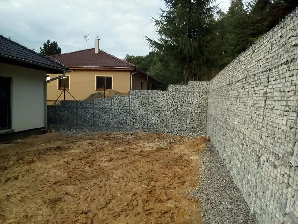 Gabionová opěrná zed Kladno — fotografie 5