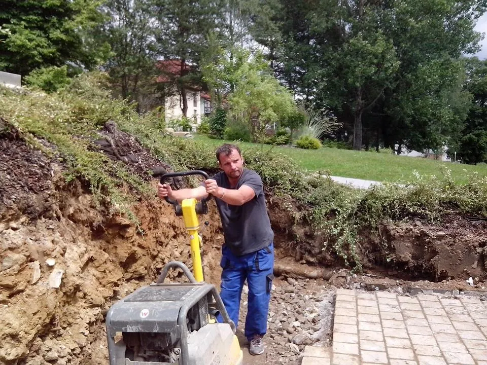 Gabionová opěrná zídka Lipno nad Vltavou — realizace Gabiony Bouše