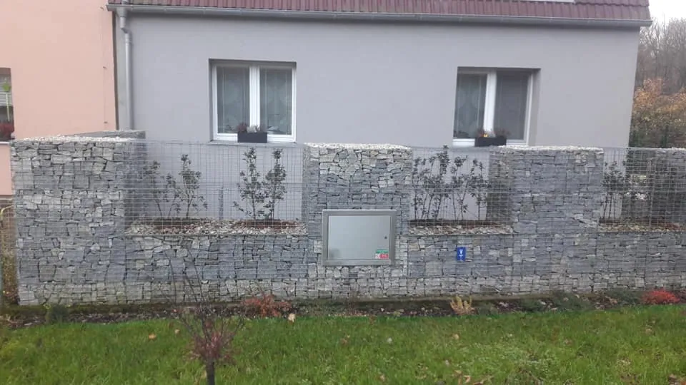 Gabionový plot Mstišov — fotografie 2