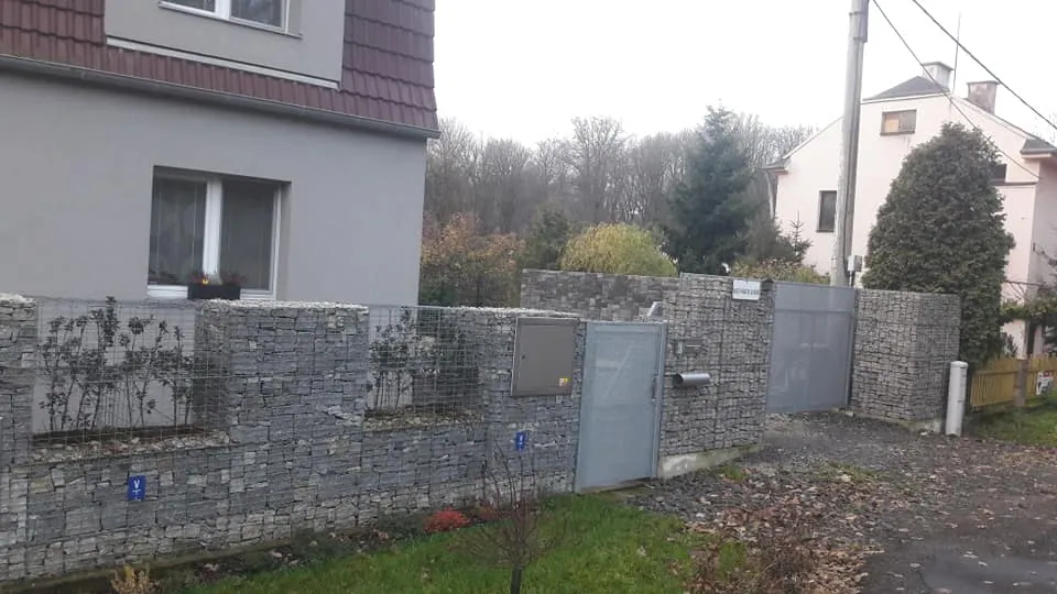 Gabionový plot Mstišov — fotografie 3