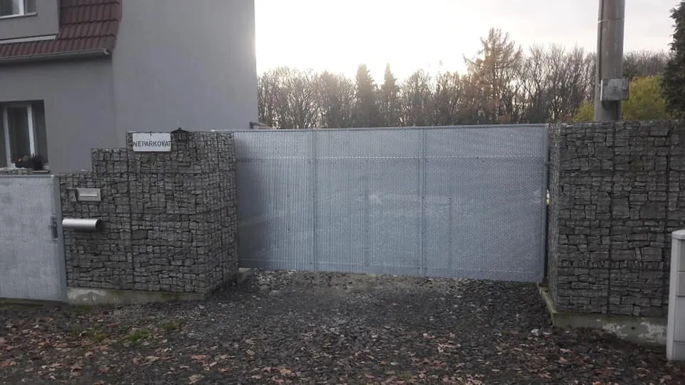 Gabionový plot Mstišov — fotografie 4