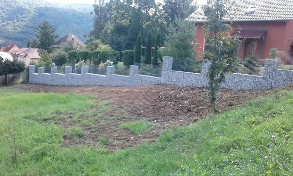Gabionový plot Povrly — fotografie 2