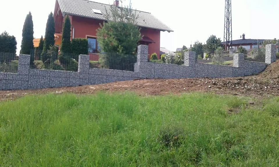 Gabionový plot Povrly — fotografie 4